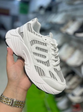 фото весенние женские кроссовки оптом