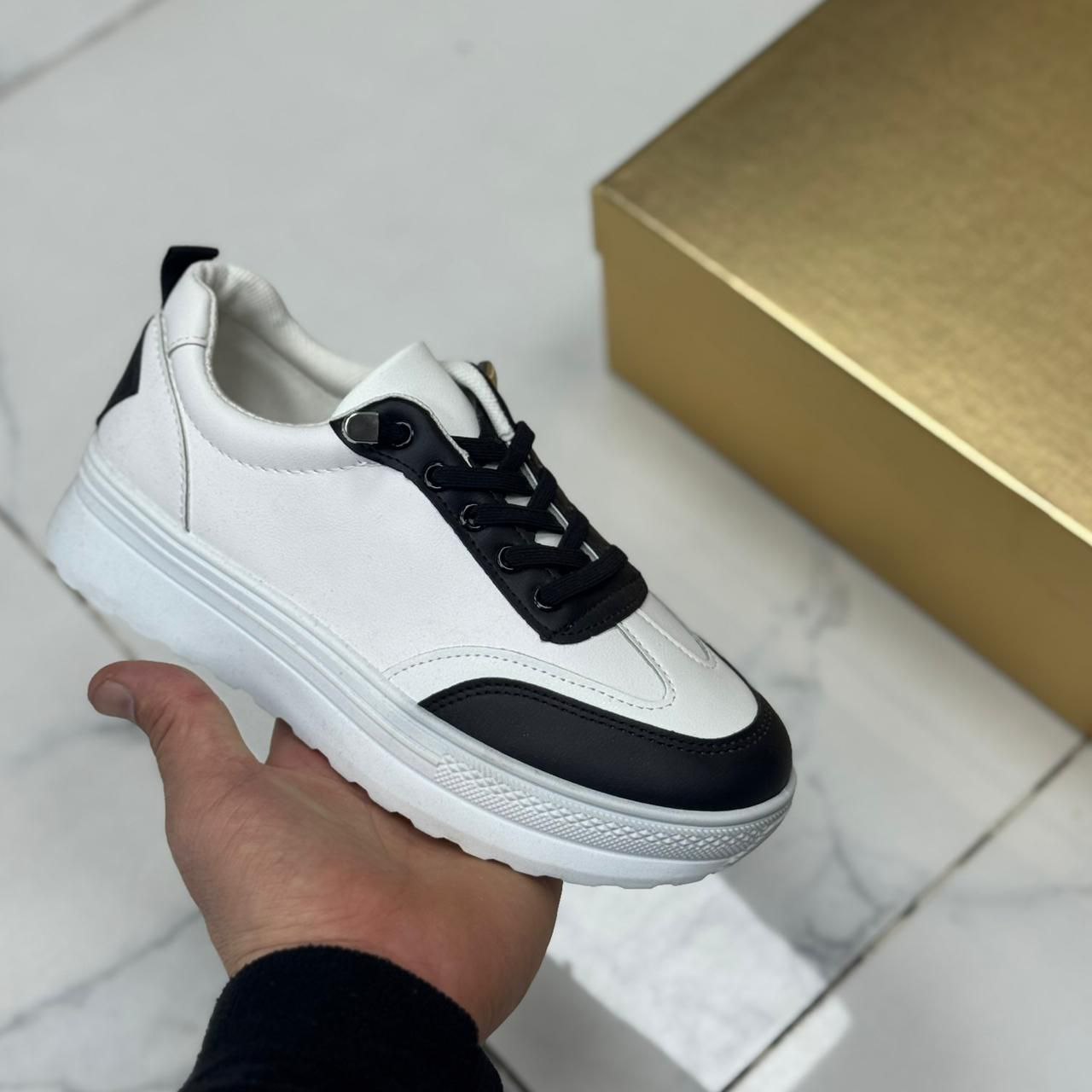 фото весенние женские кроссовки оптом