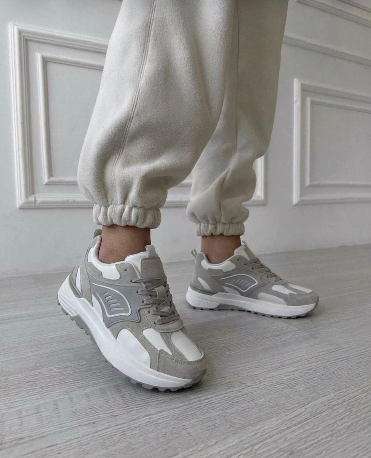 фото Женские белые кроссовки с объемной подошвой 699294 оптом на лето для мужчин