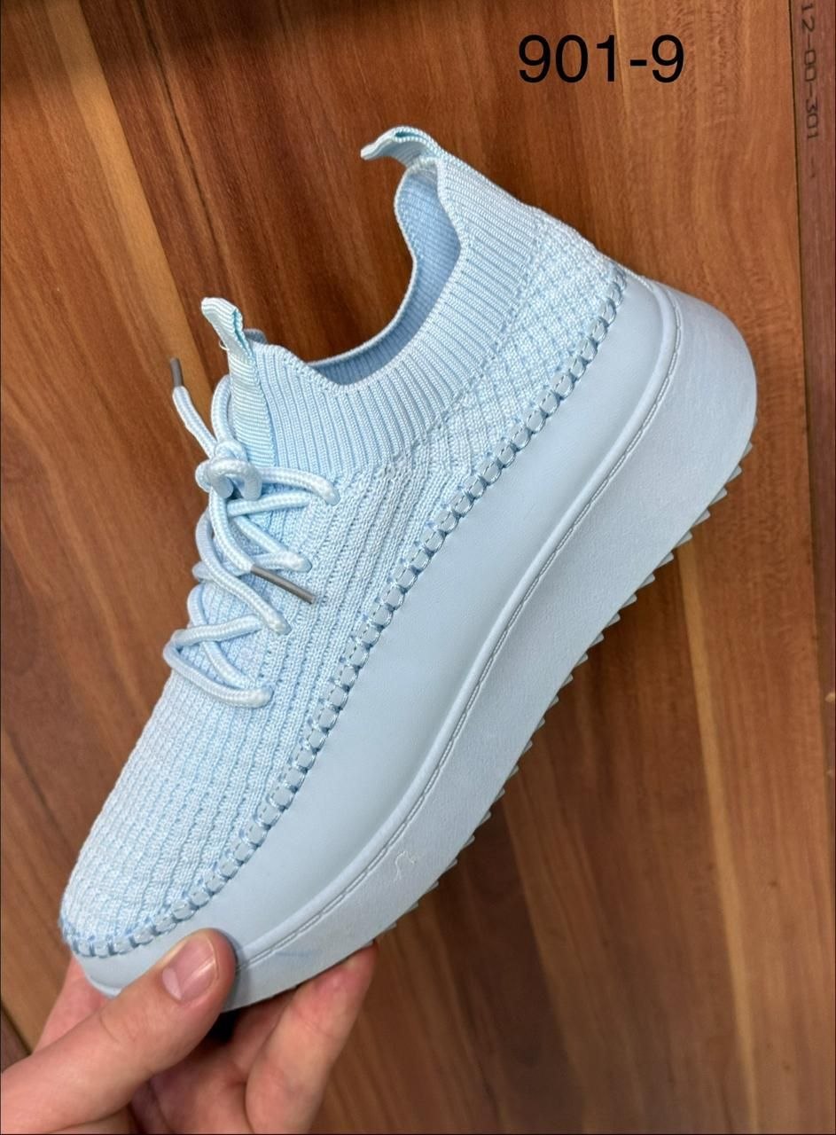 фото весенние женские кроссовки оптом