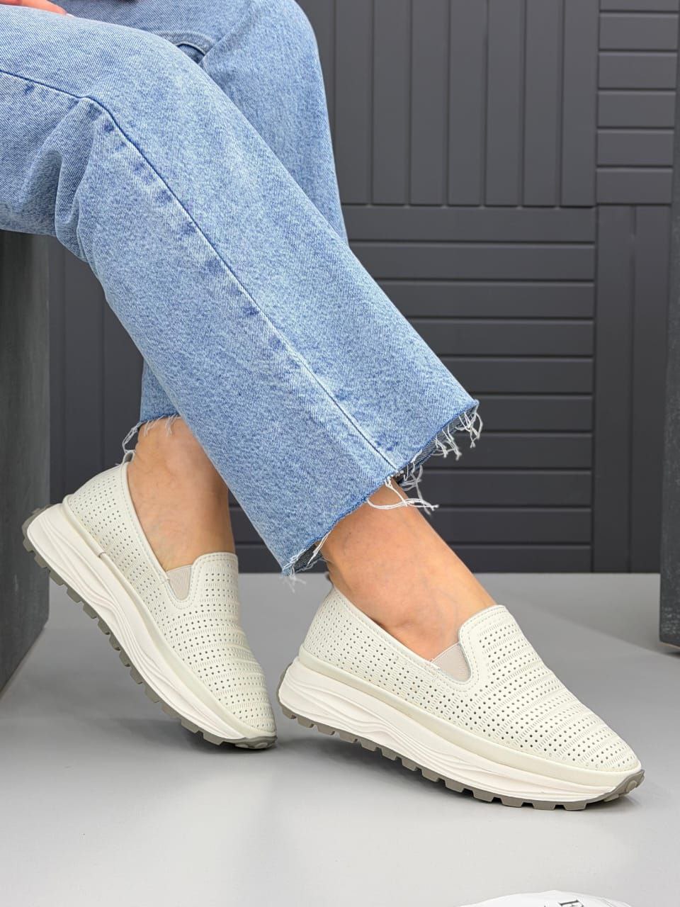 фото весенние женские кроссовки оптом