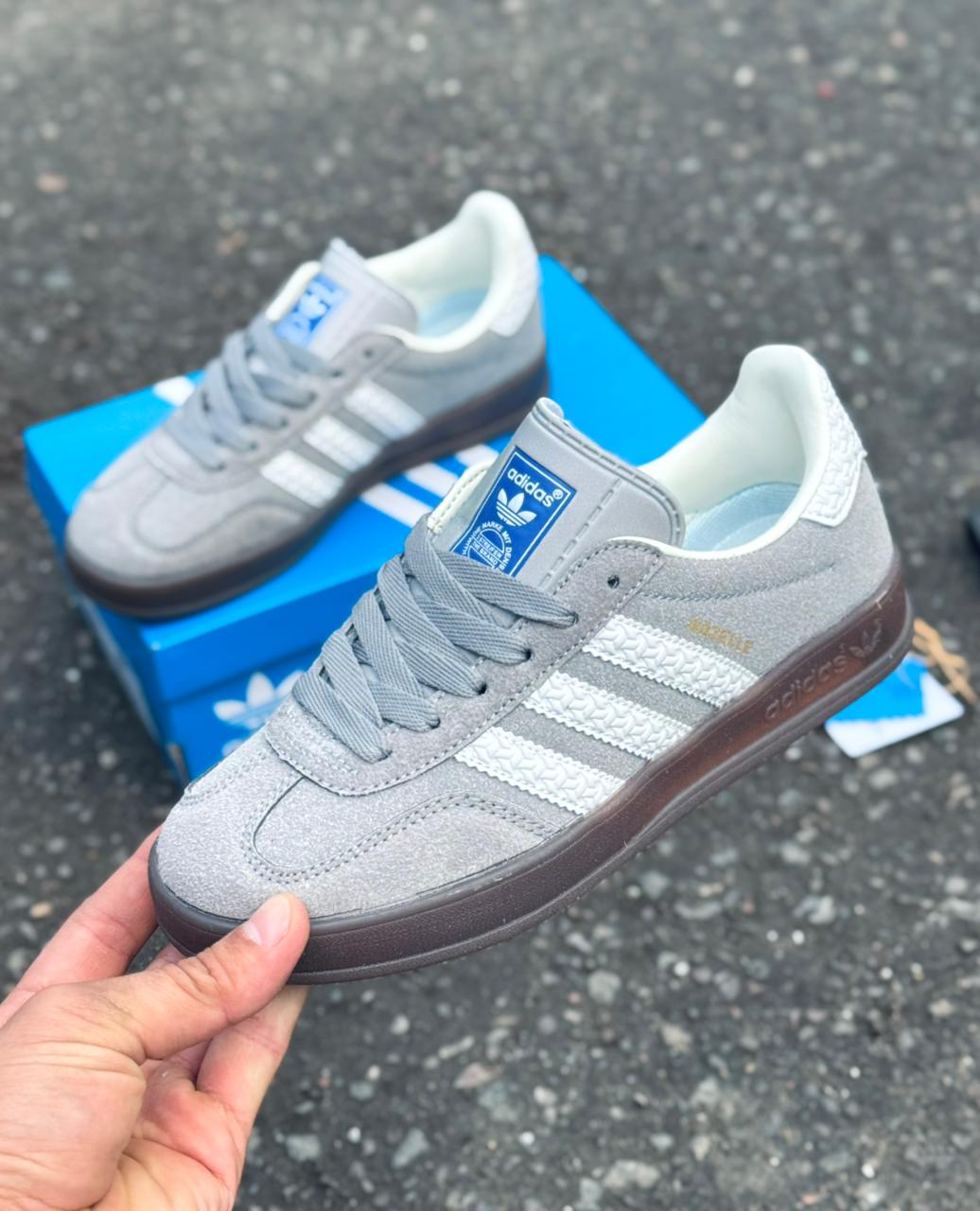фото женские серые кроссовки adidas 380809 оптом