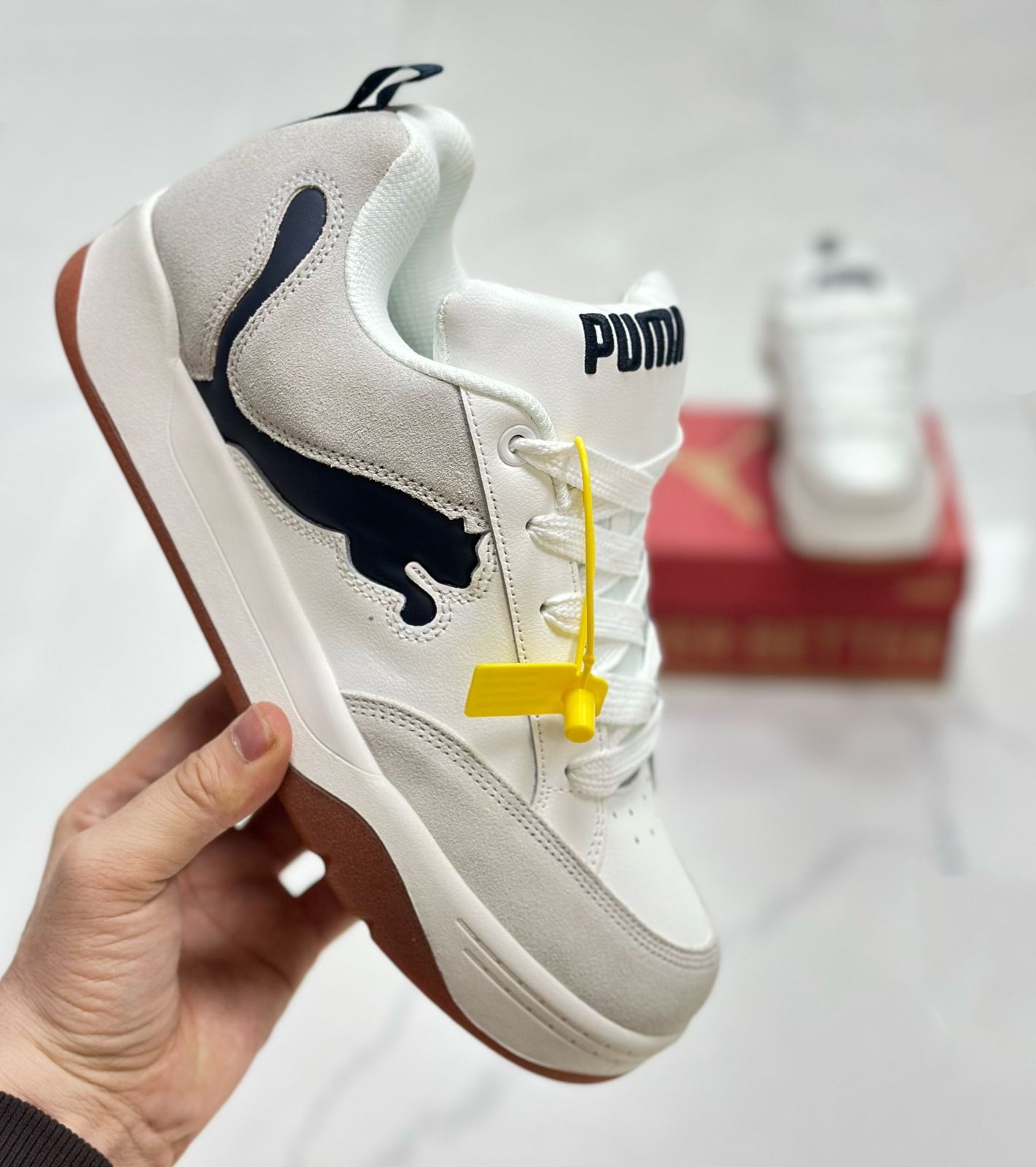 картинка Мужские черные кроссовки с желтыми акцентами 847536 от магазина Одежда+