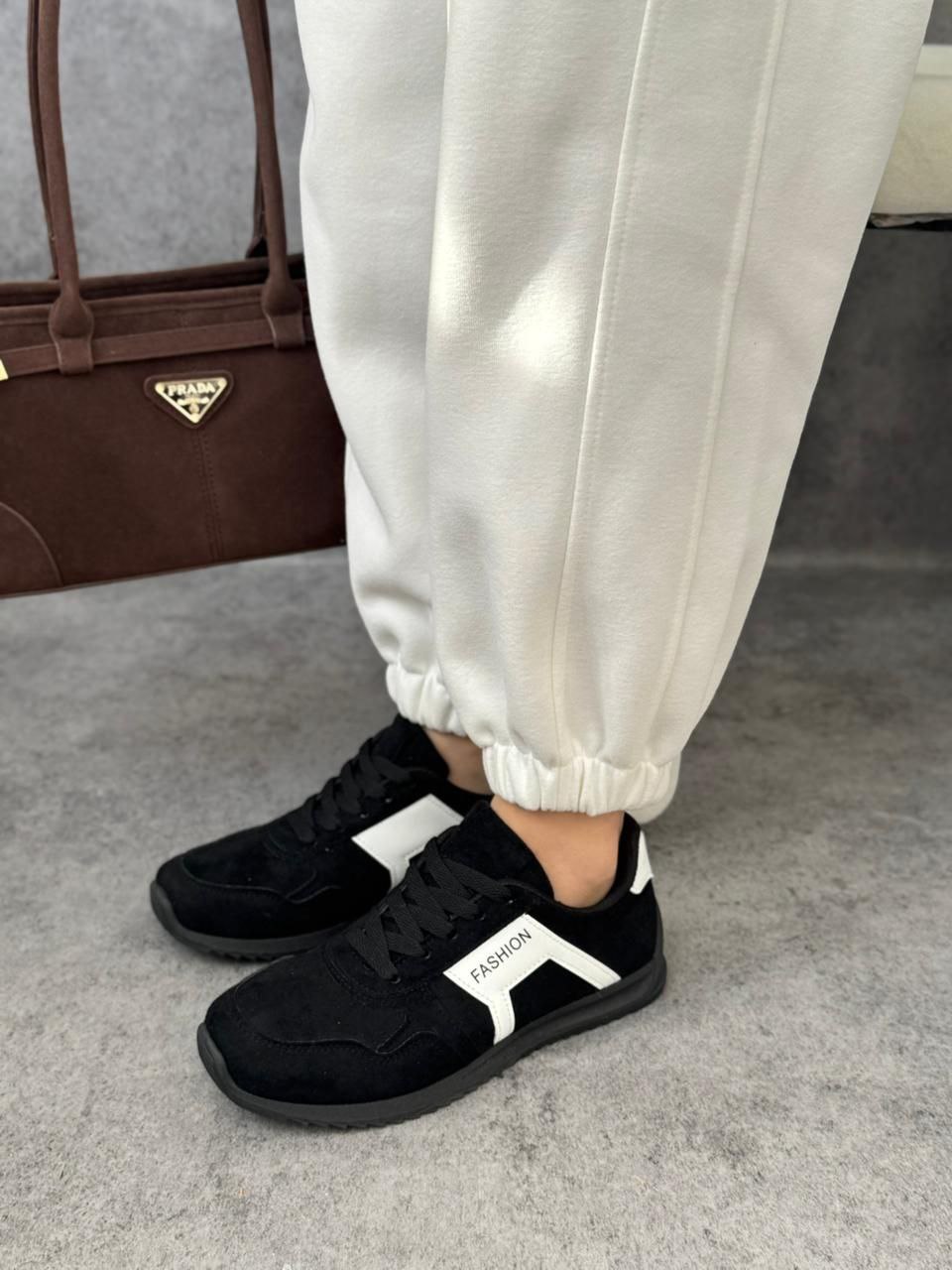 фото весенние женские кроссовки оптом