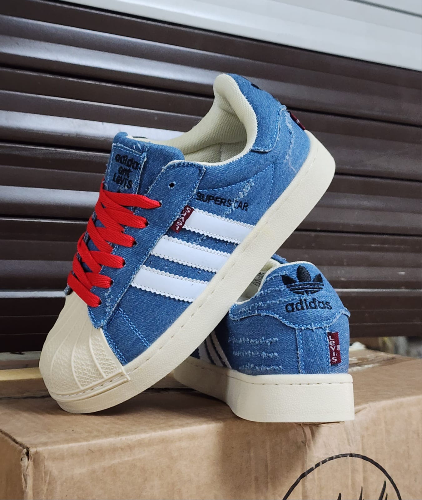 фото женские кроссовки adidas superstar из джинсовой ткани 228554 оптом
