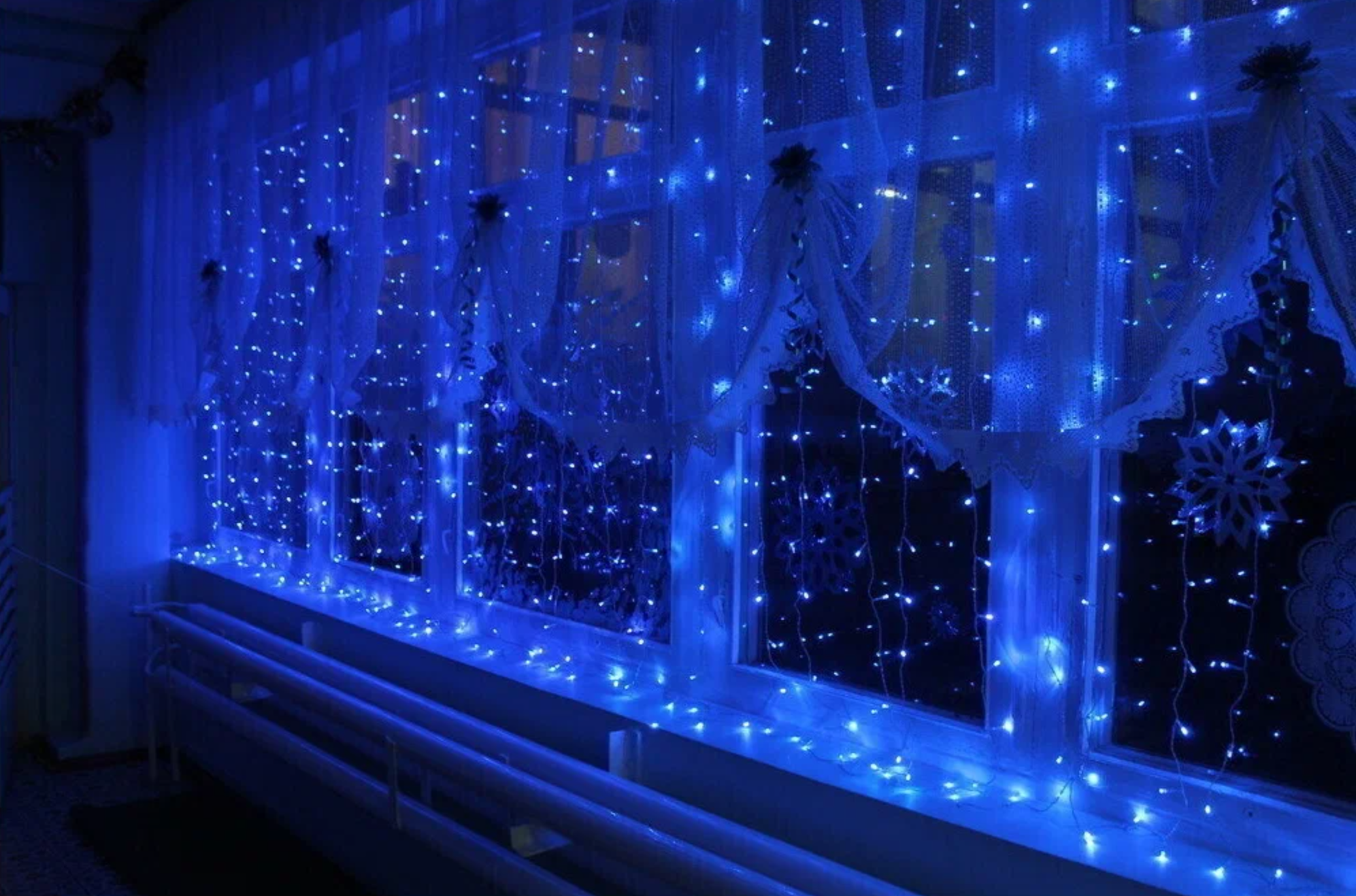 картинка Гирлянда "штора" 2х2 цветная от магазина Одежда+