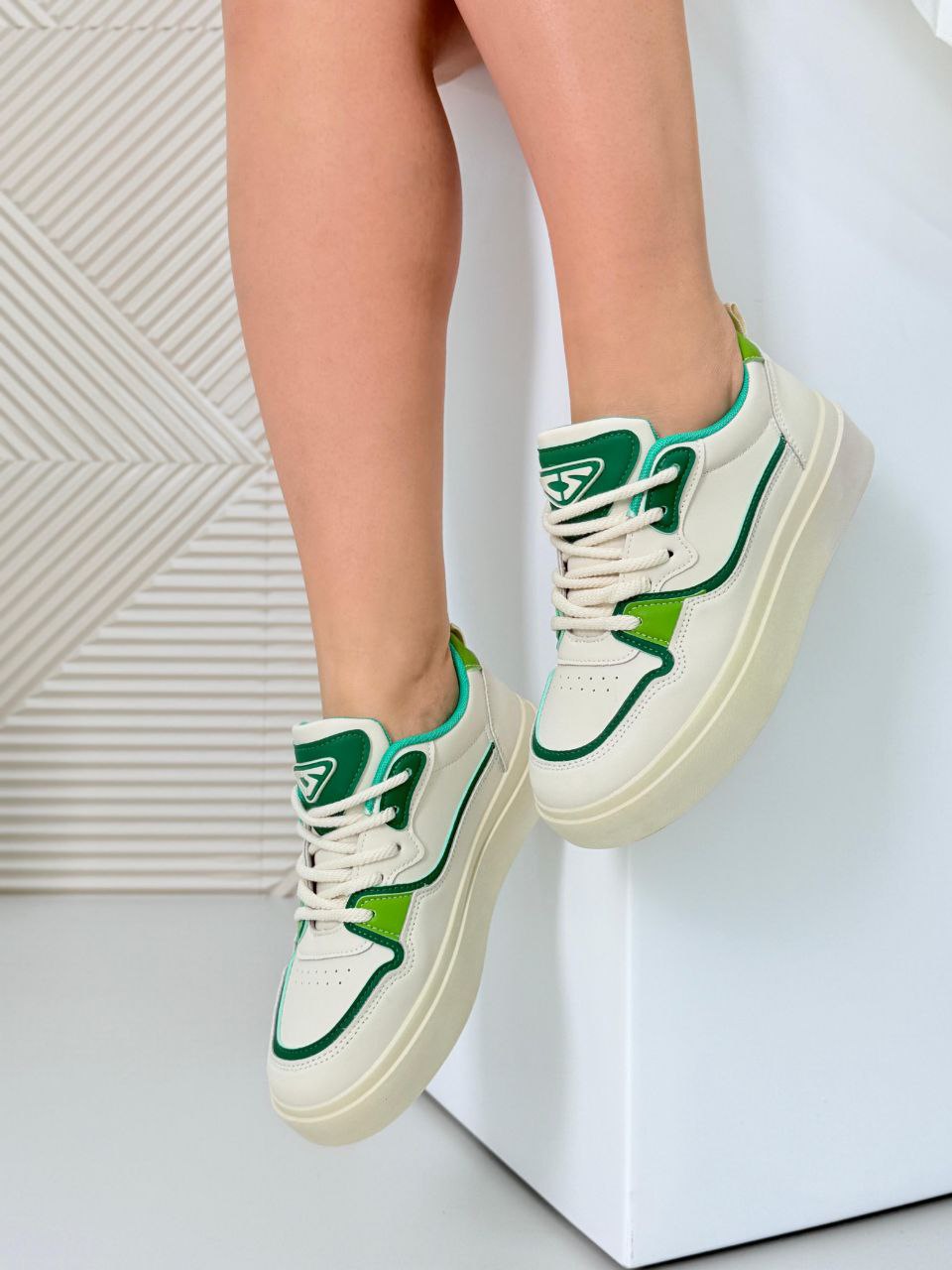 фото весенние женские кроссовки оптом