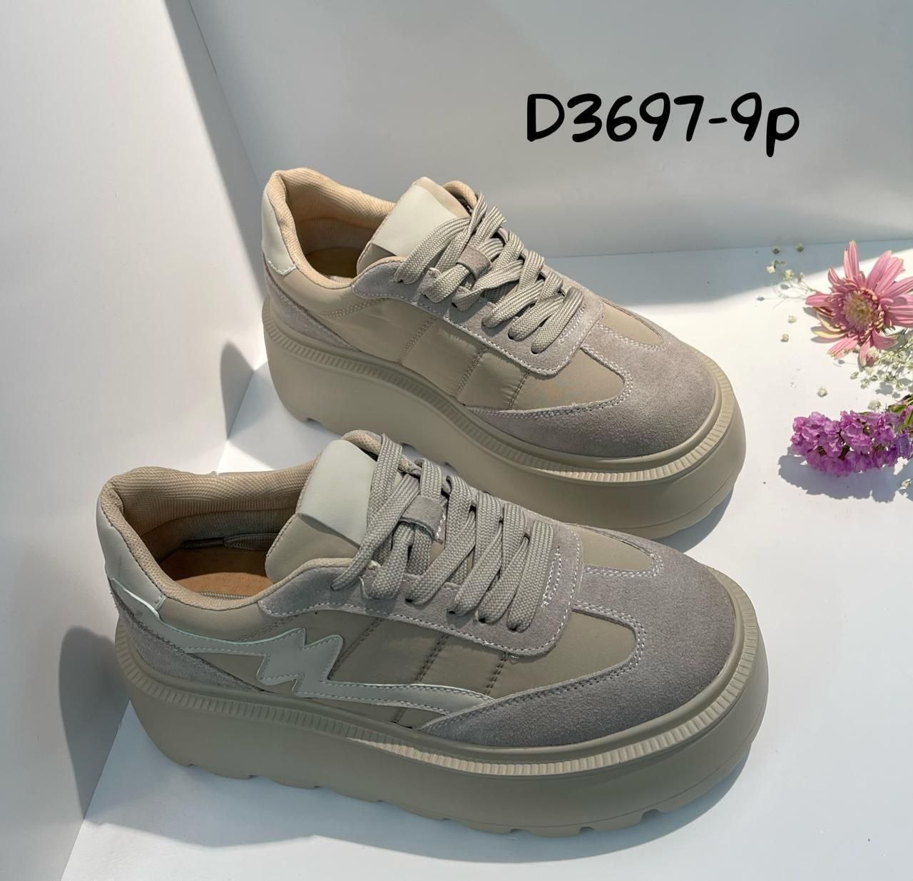 фото весенние женские кроссовки оптом