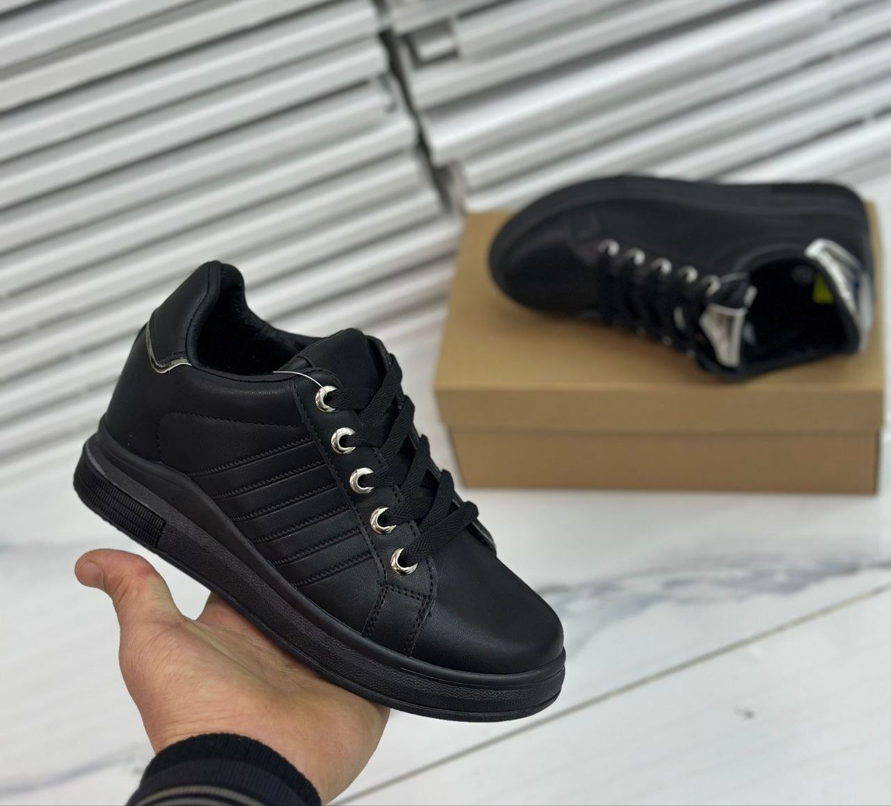 фото весенние женские кроссовки оптом