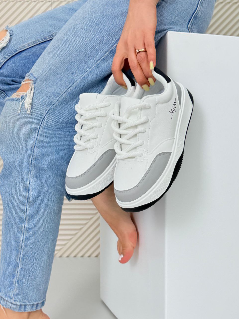 фото весенние женские кроссовки оптом