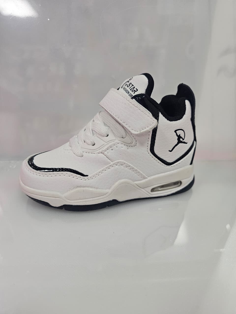 фото осенние кроссовки для мальчиков оптом