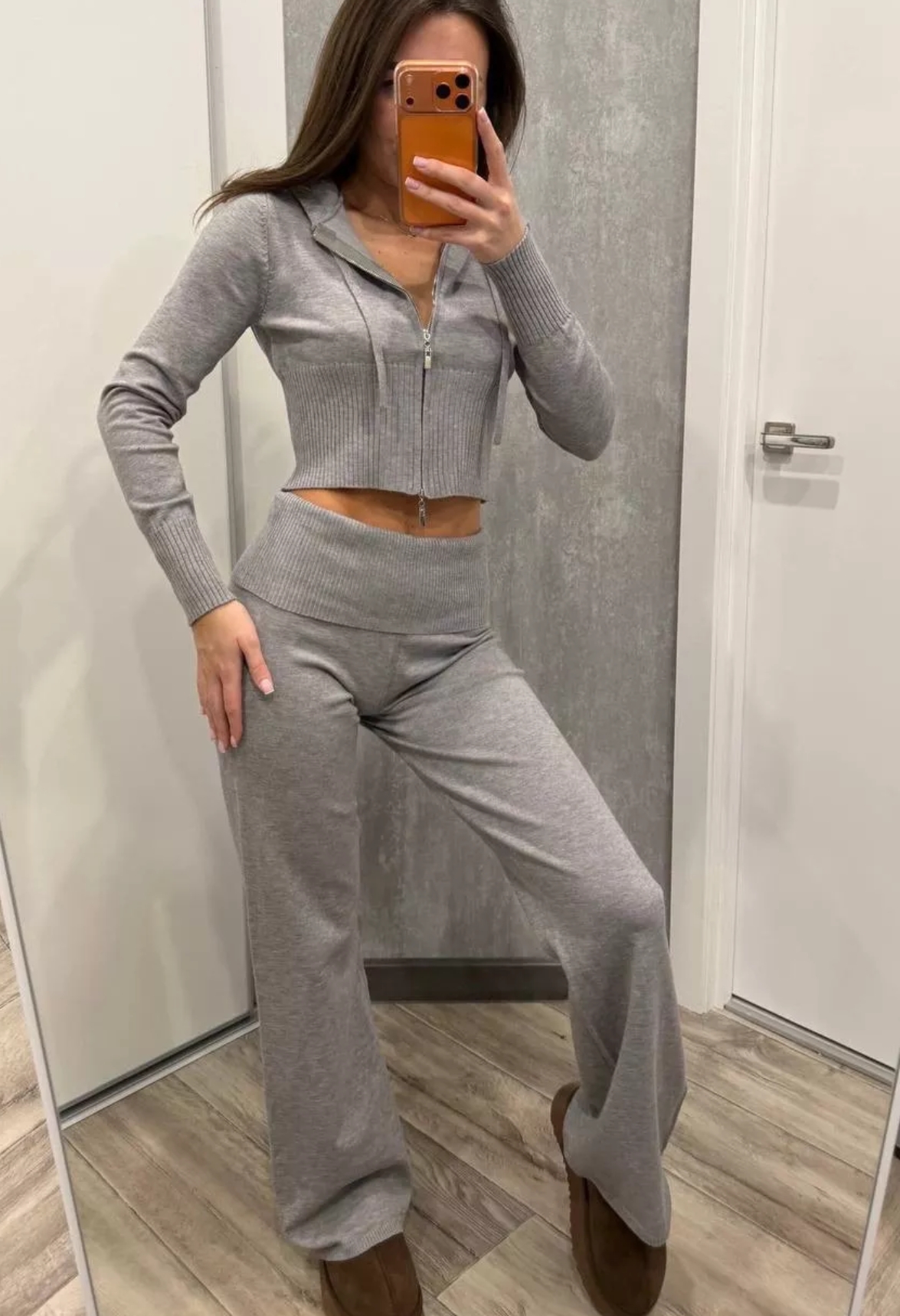 картинка Вязаный костюм с отворотом на штанах от магазина Одежда+