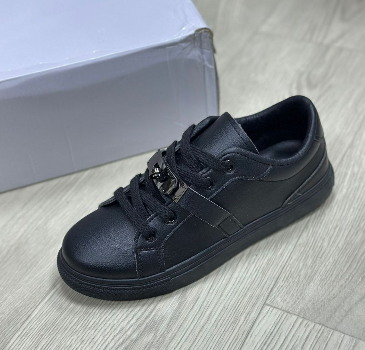 фото весенние женские кроссовки оптом