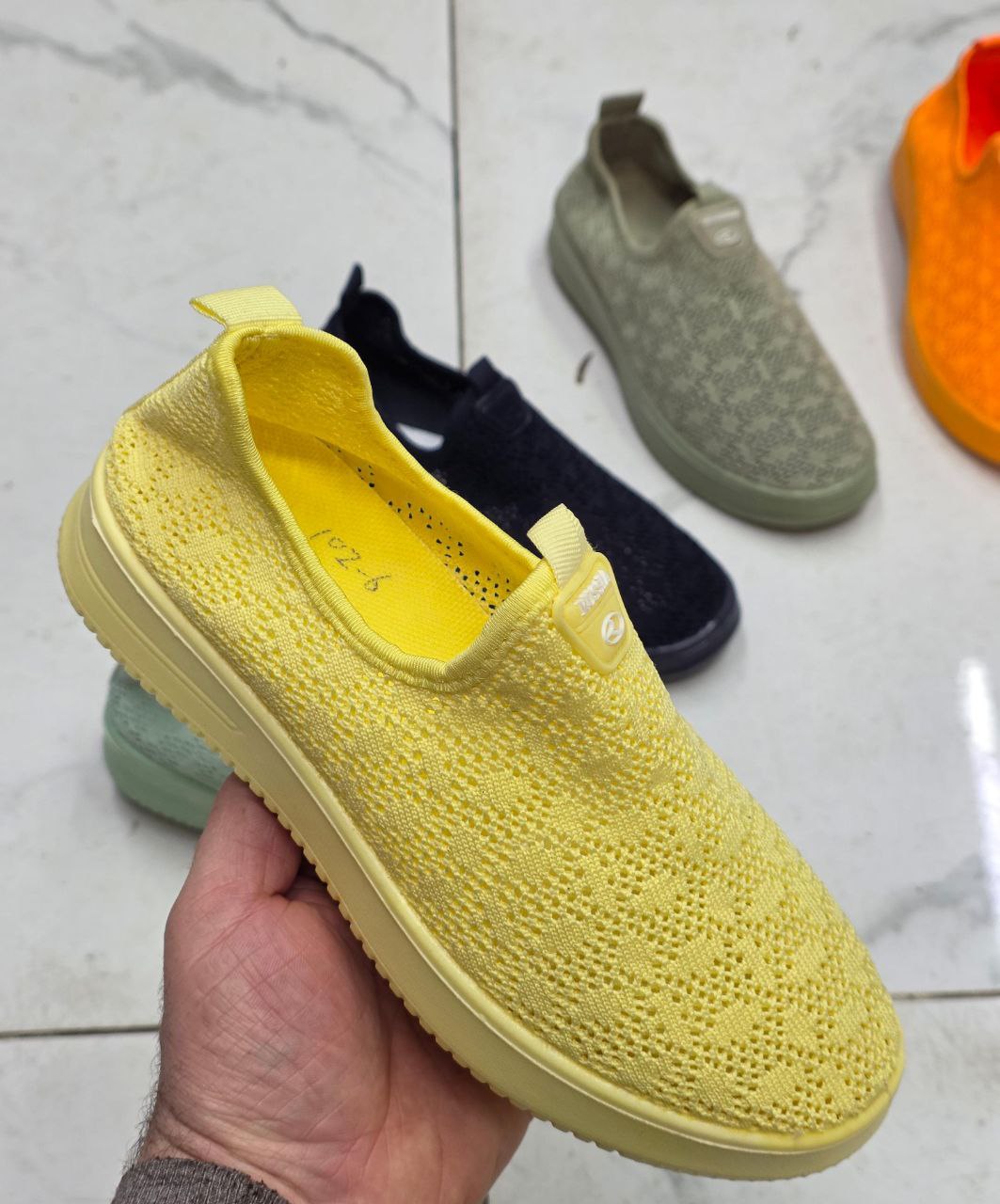 фото весенние женские кроссовки оптом