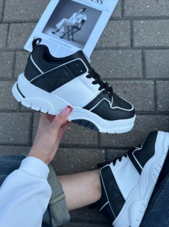 фото весенние женские кроссовки оптом