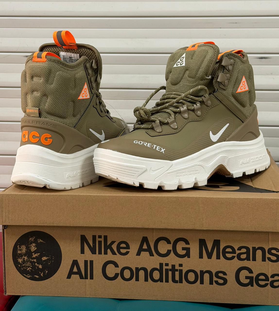 фото мужские зимние кроссовки с технологией gore-tex 435199 оптом