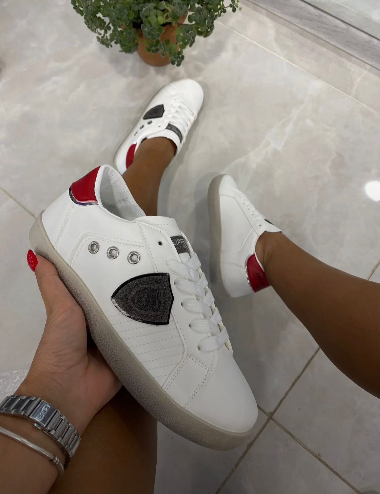 фото женские белые sneakers 253411 оптом