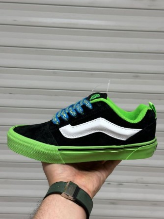 фото весенние женские кроссовки оптом