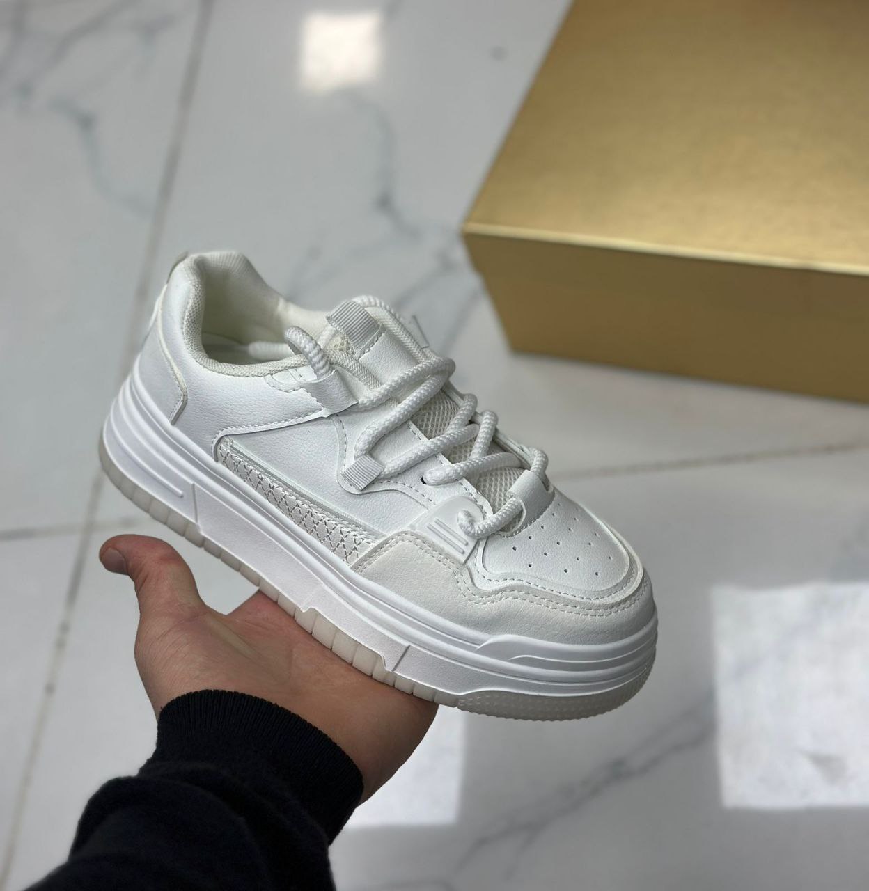 фото весенние женские кроссовки оптом