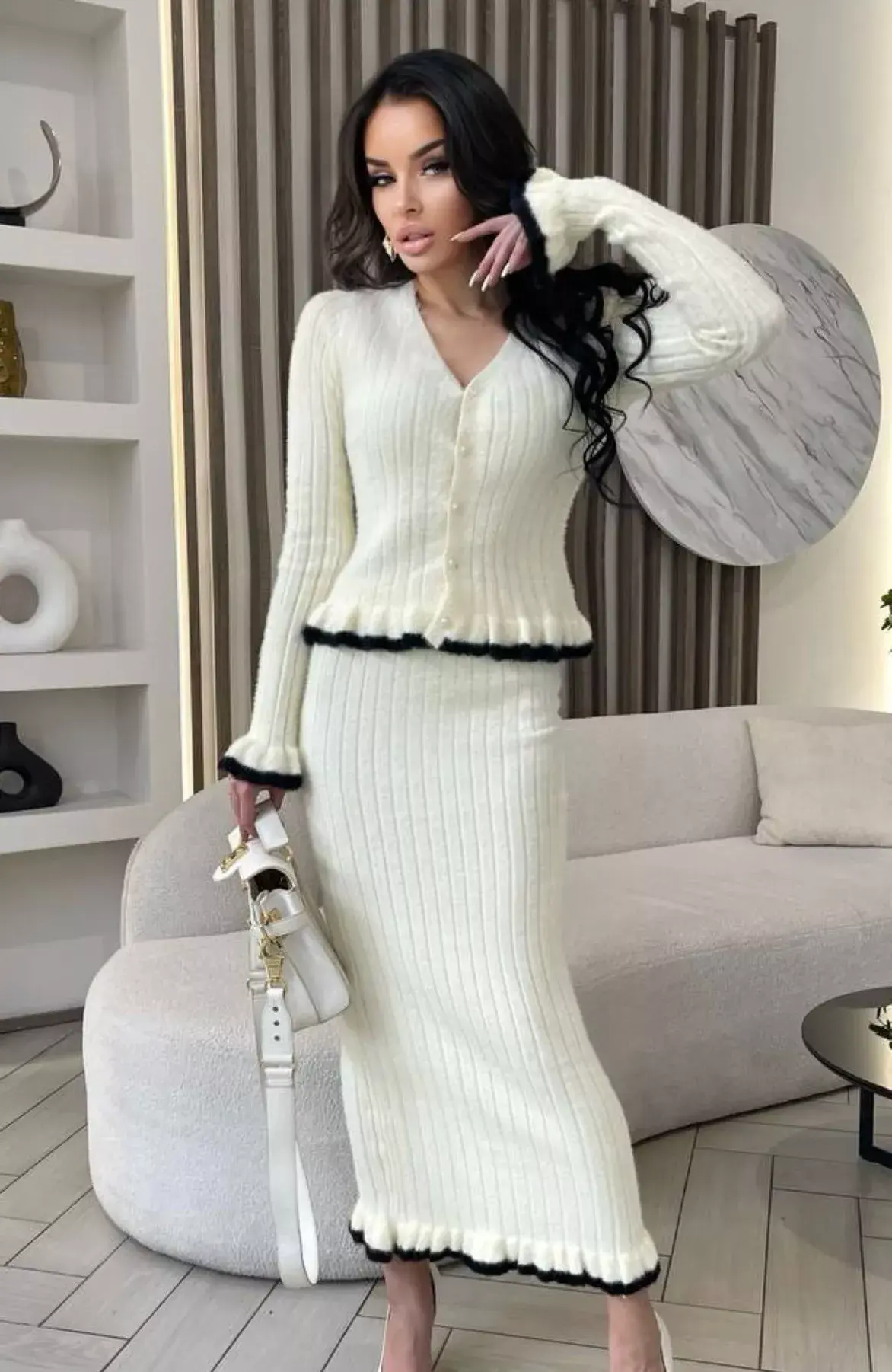 картинка Трикотажный костюм с юбкой от магазина Одежда+