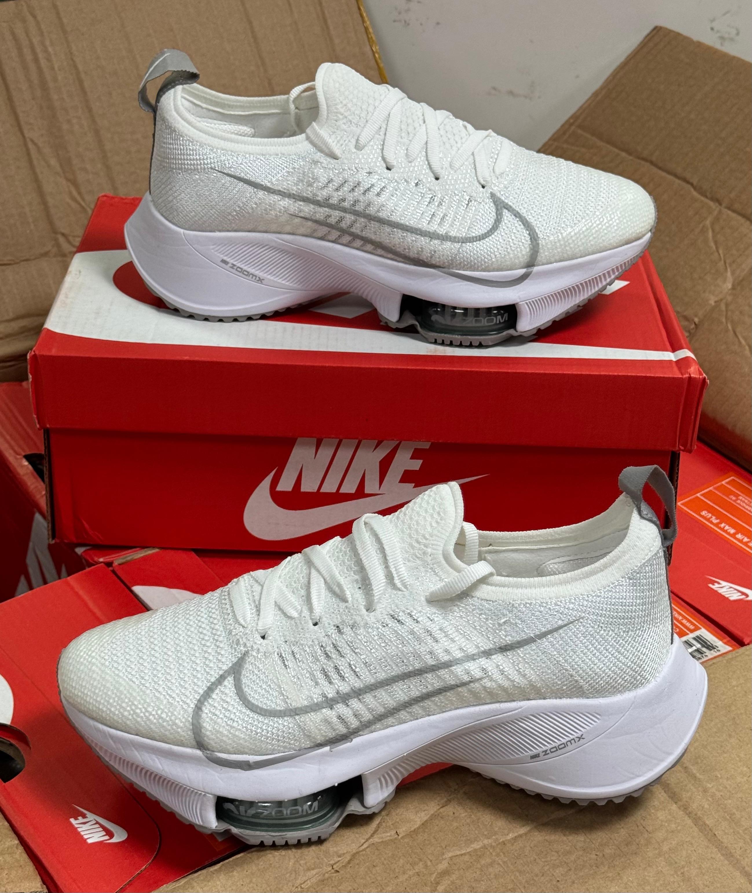 фото женские белые кроссовки nike 620108 оптом