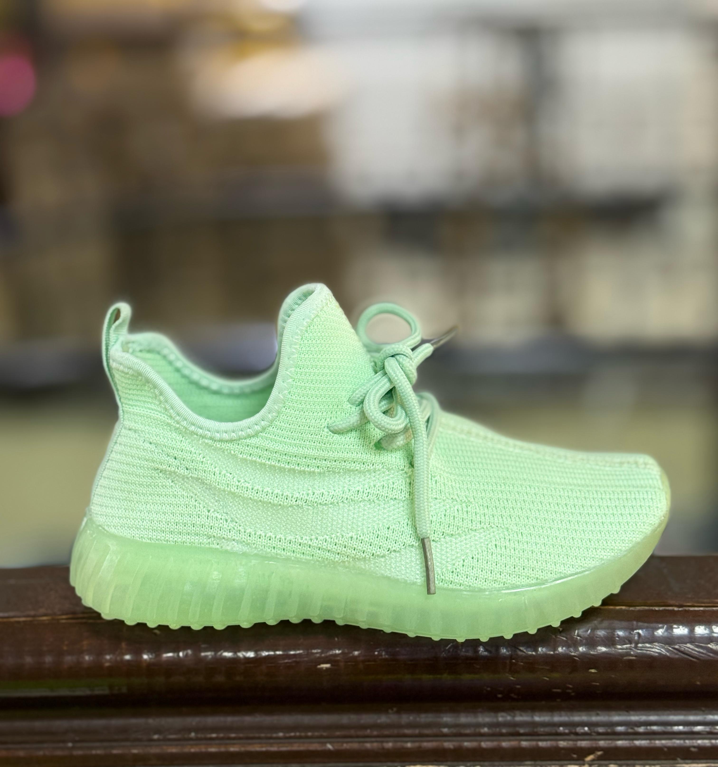 фото весенние кроссовки для девочек оптом