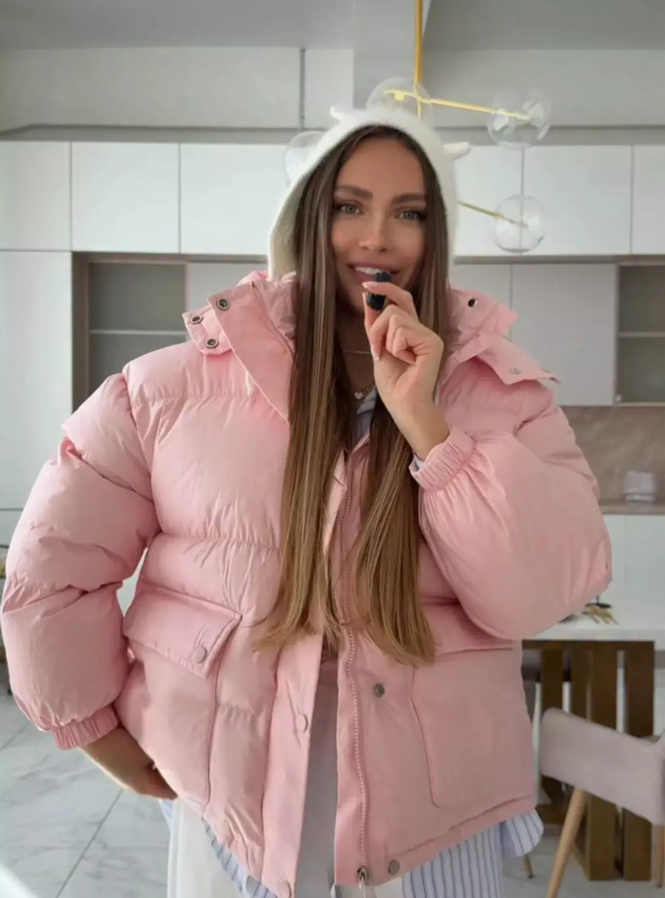 картинка Тёплая пуховая куртка с поясом от магазина Одежда+