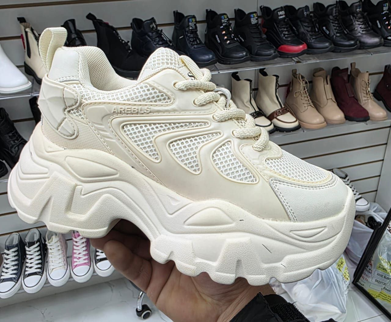 фото весенние женские кроссовки оптом