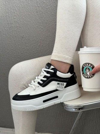 фото весенние женские кроссовки оптом