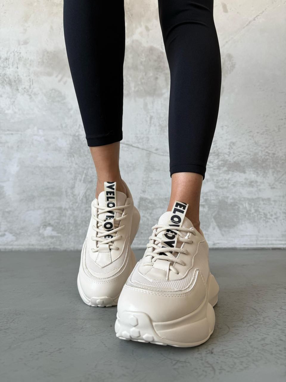 фото весенние женские кроссовки оптом