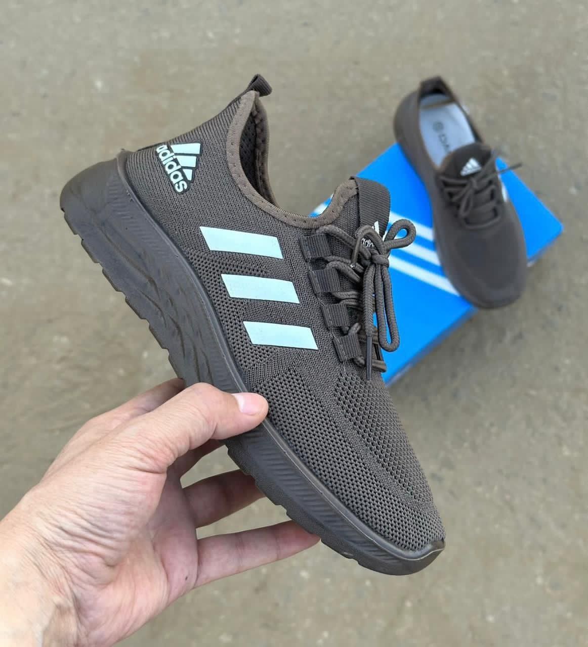 фото весенние женские кроссовки оптом