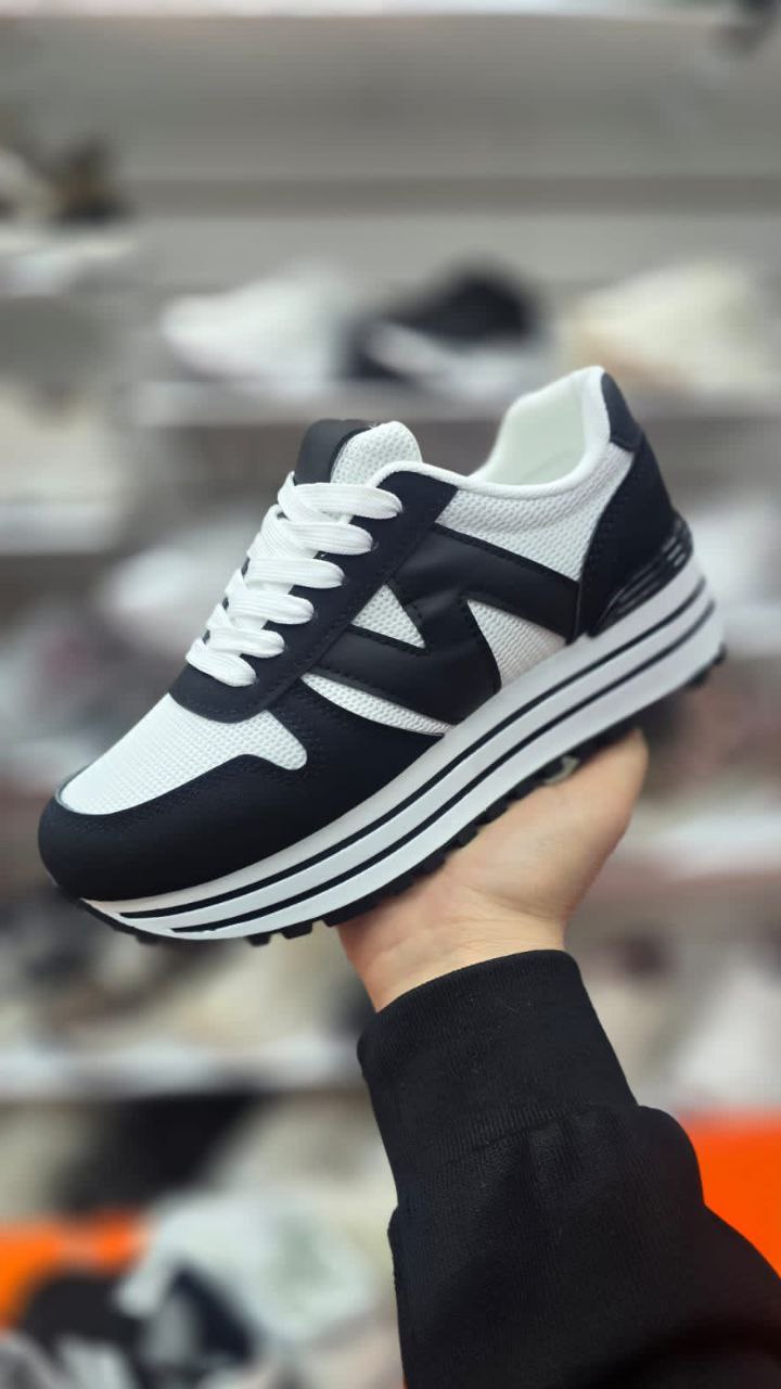 фото весенние женские кроссовки оптом