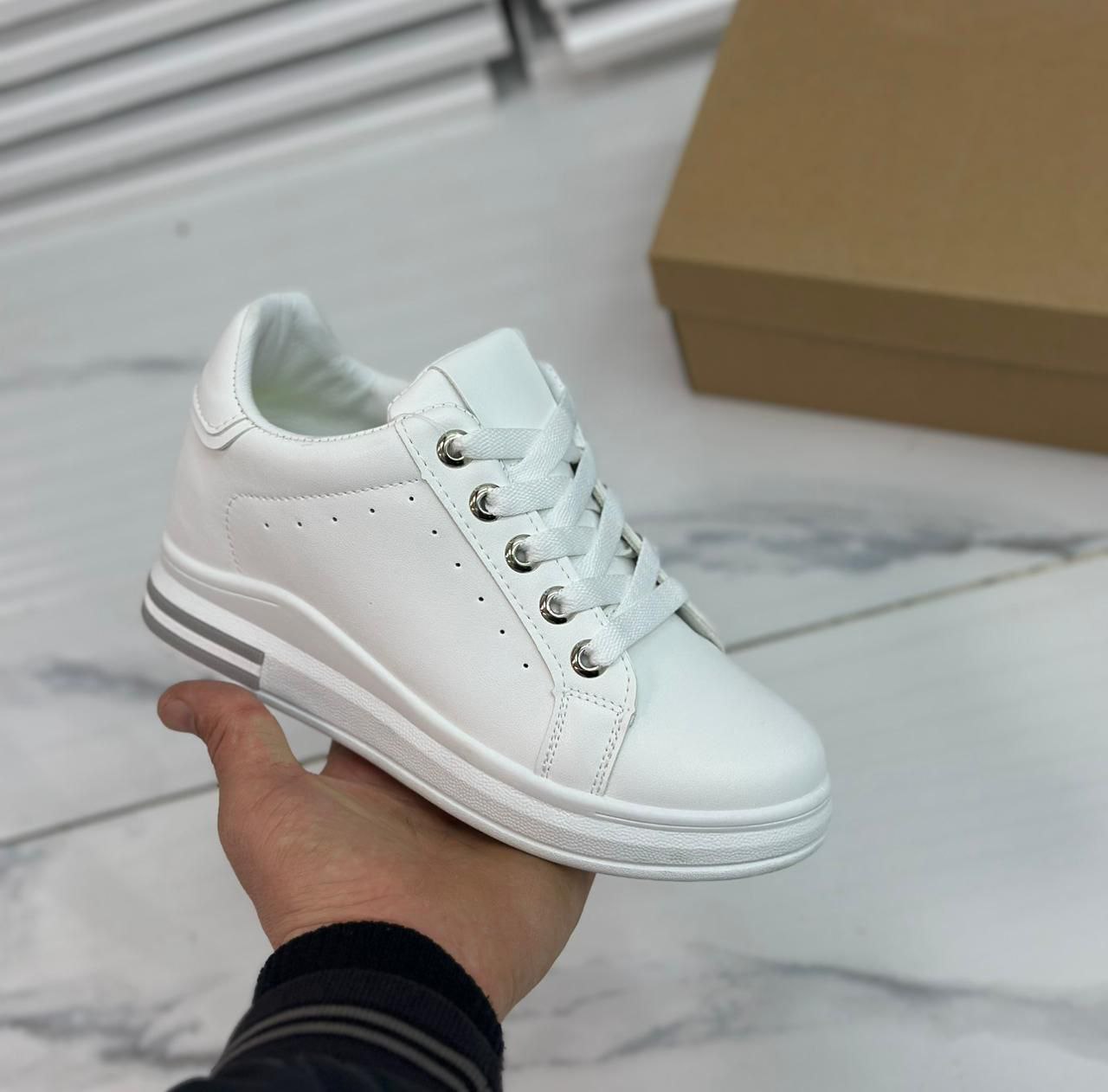 фото весенние женские кроссовки оптом