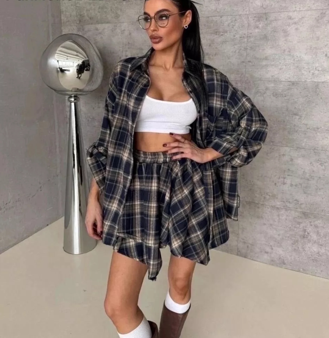 картинка Костюм женский с юбкой и рубашкой в клетку от магазина Одежда+