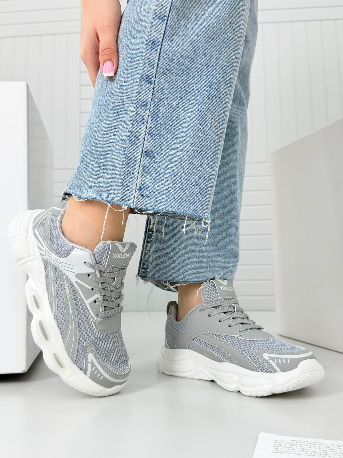 фото весенние женские кроссовки оптом