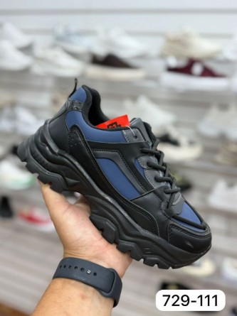 фото весенние женские кроссовки оптом