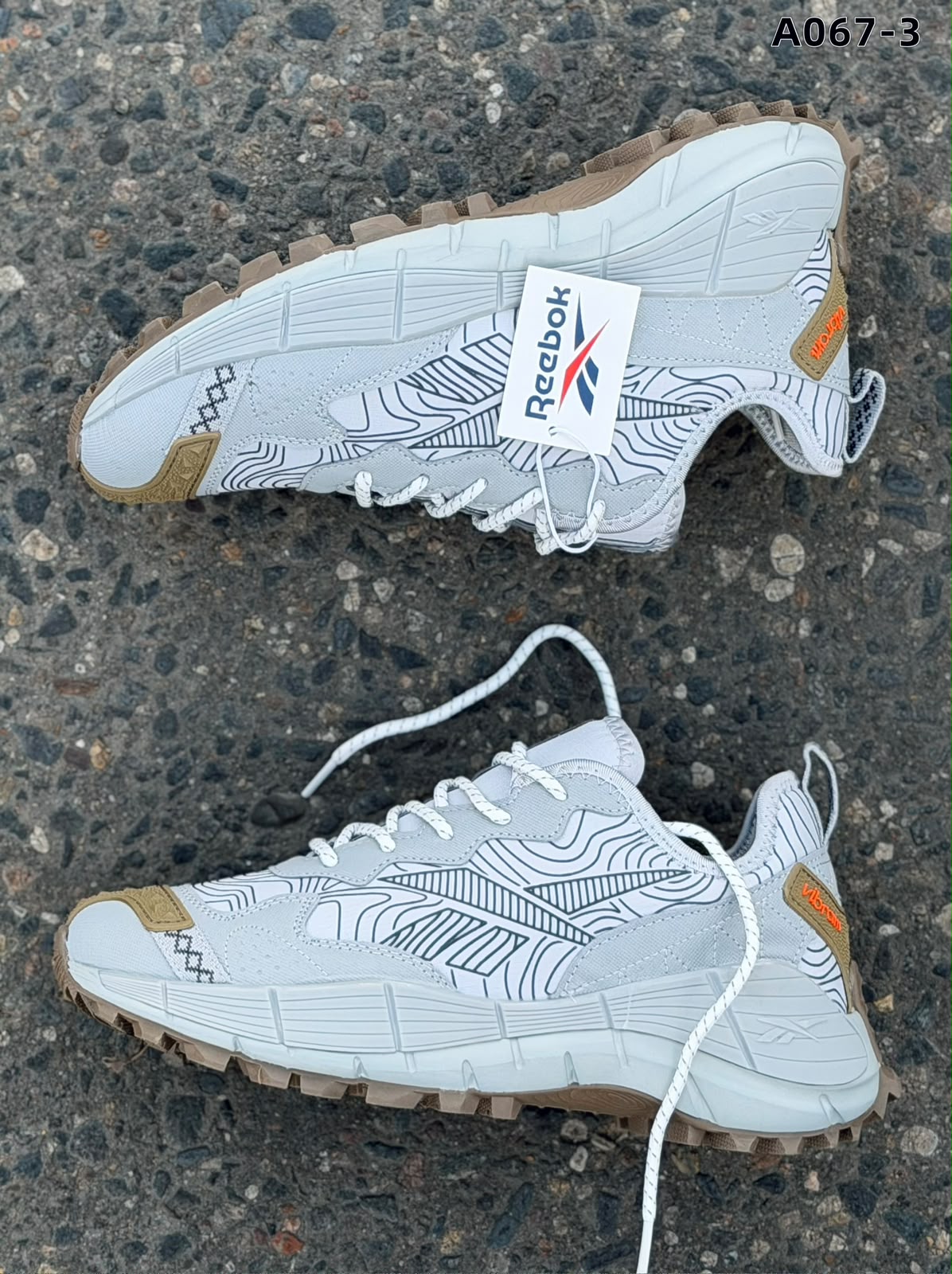 фото мужские осенние кроссовки reebok с рельефной подошвой 725213 оптом