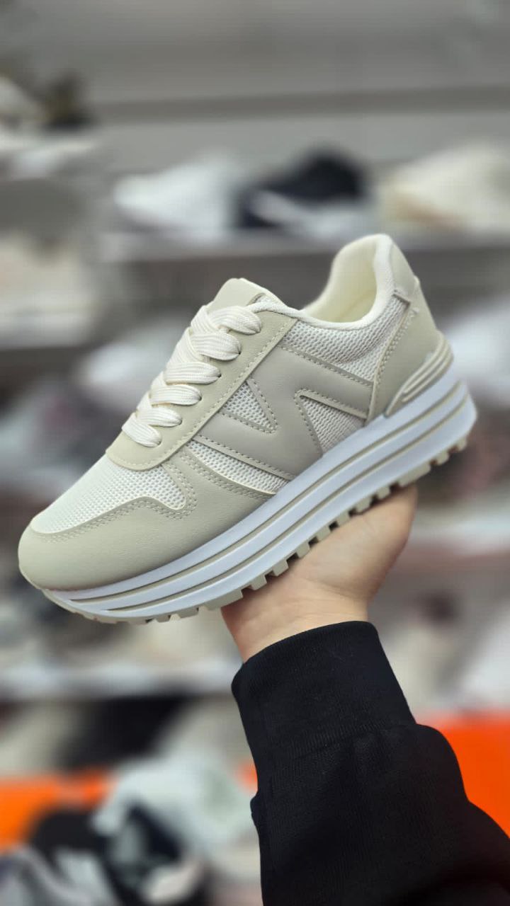 фото весенние женские кроссовки оптом