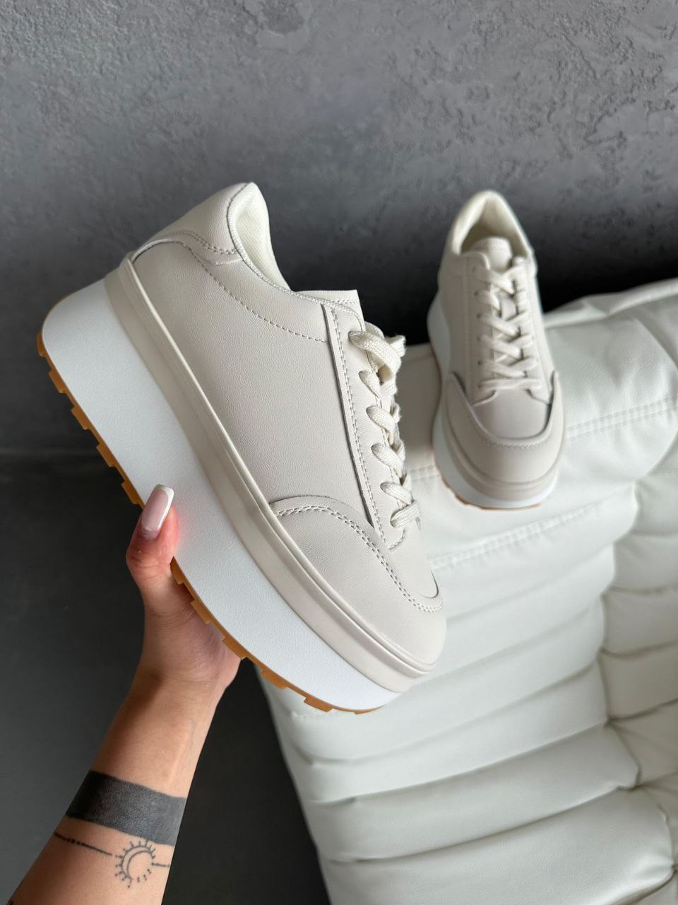 фото весенние женские кроссовки оптом