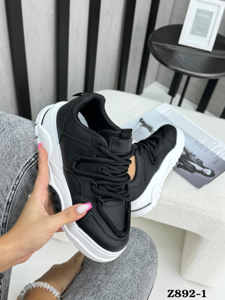 фото Женские черные кроссовки с белой подошвой 245797 оптом на лето для мужчин