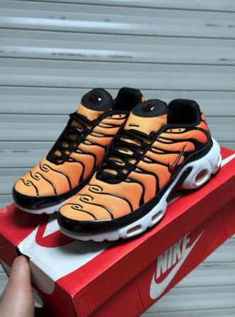 фото весенние женские кроссовки оптом