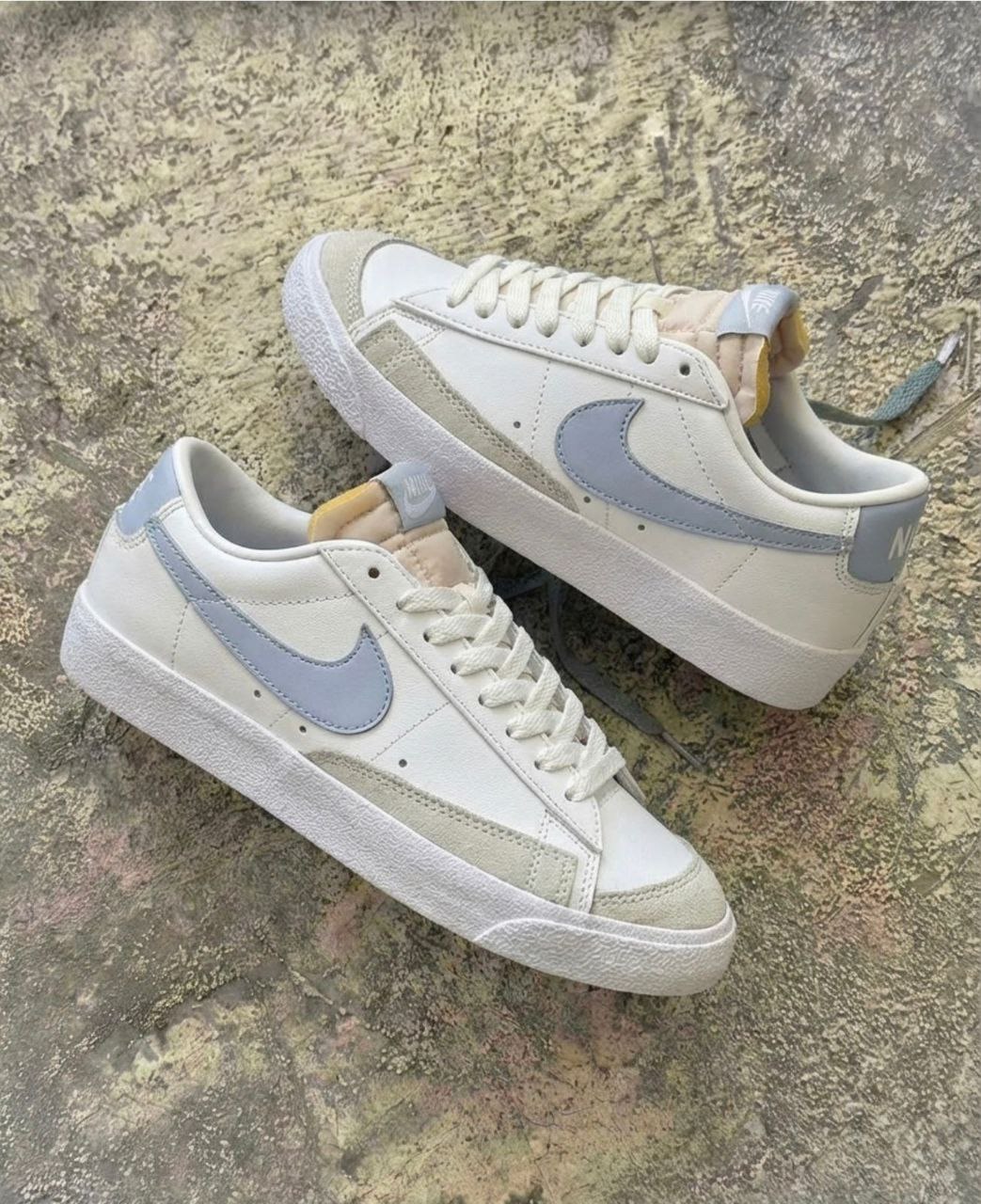 фото весенние женские кроссовки оптом