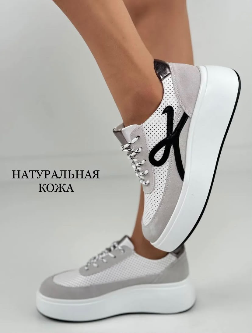 фото женские осенние кроссовки с боковым узором 912941 оптом