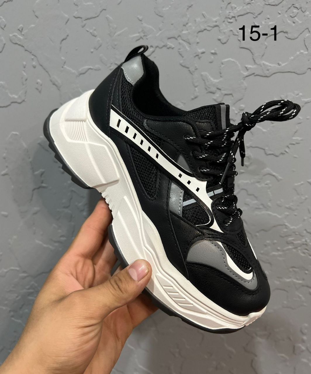 фото весенние женские кроссовки оптом