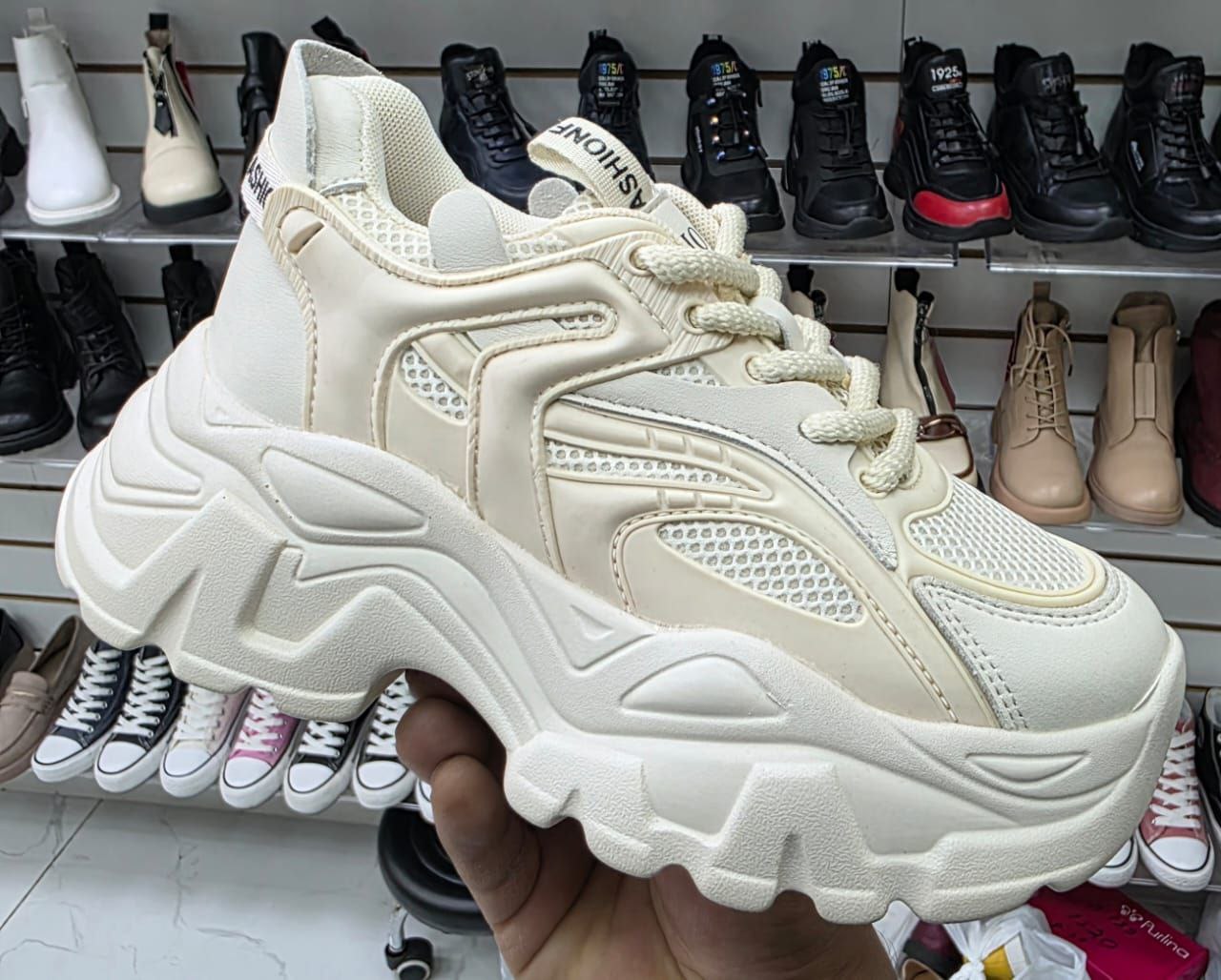 фото весенние женские кроссовки оптом