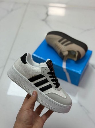 фото весенние женские кроссовки оптом