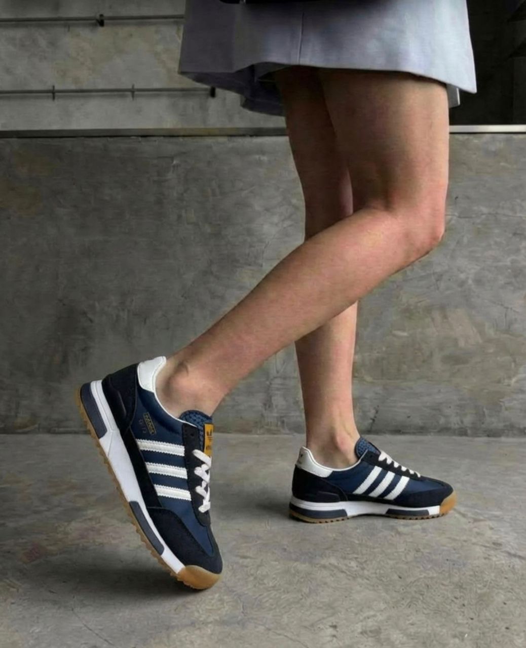 фото женские белые кроссовки 405138 оптом