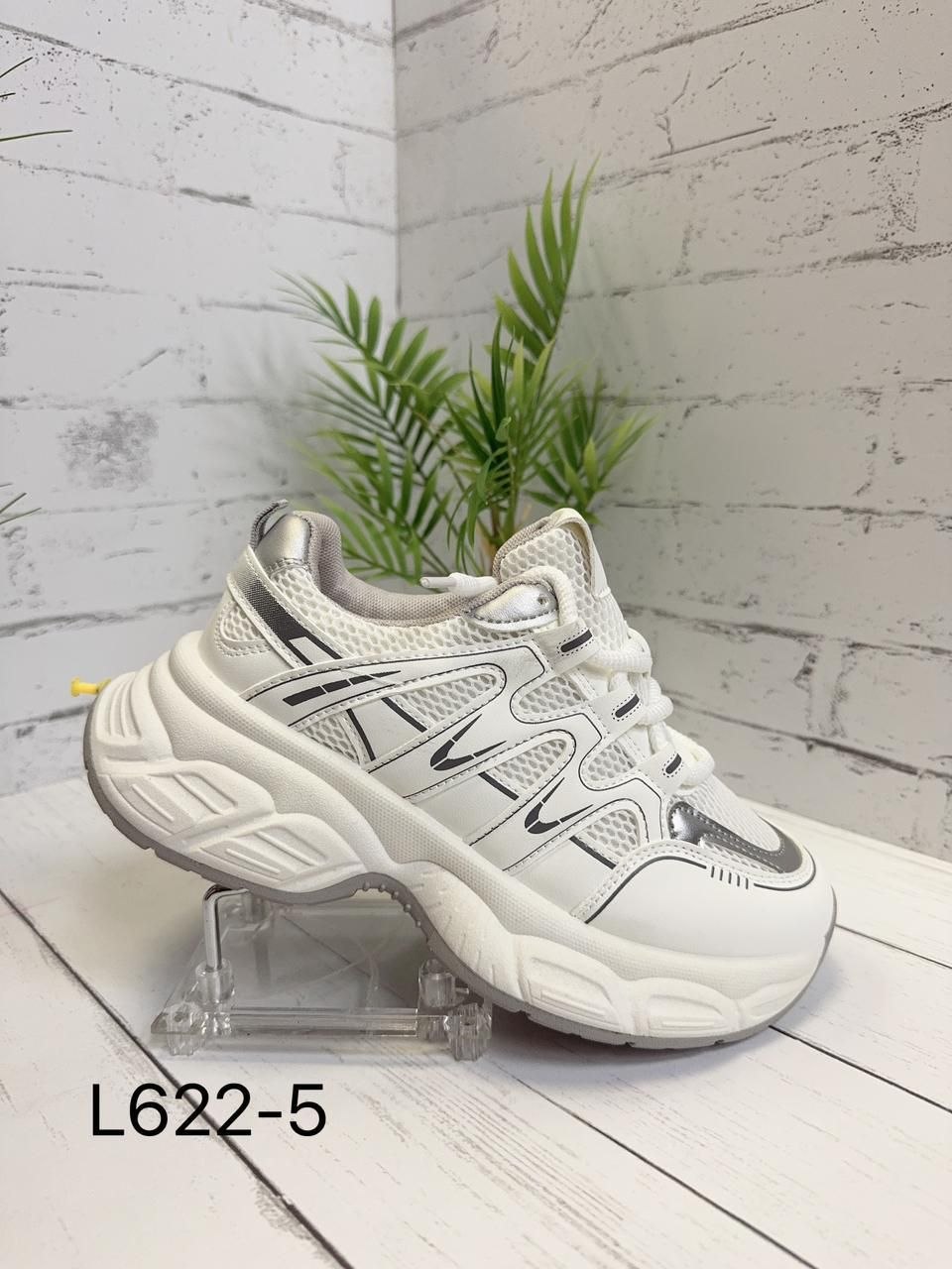 фото весенние женские кроссовки оптом