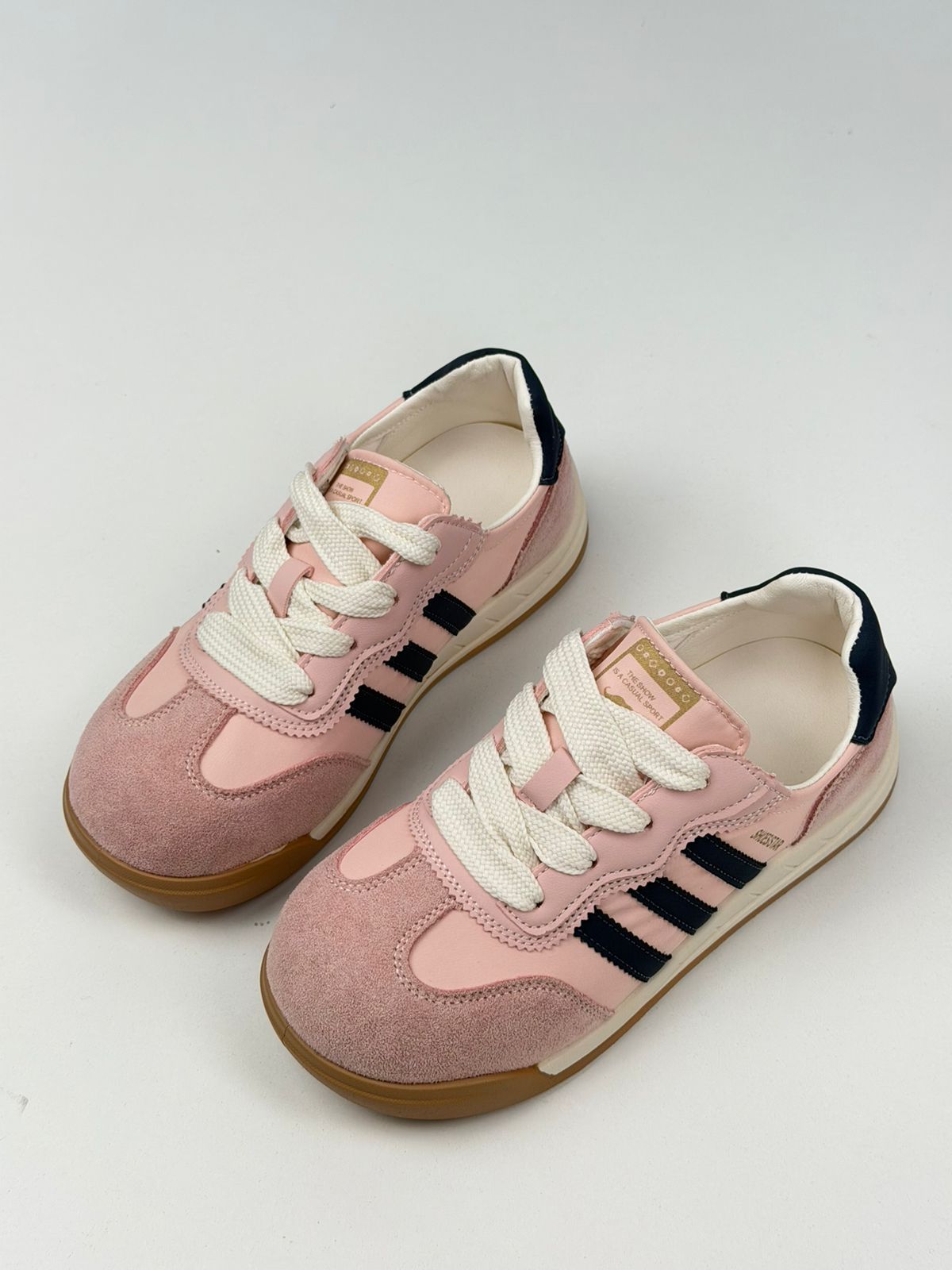 фото женские весенние кроссовки 121598 оптом