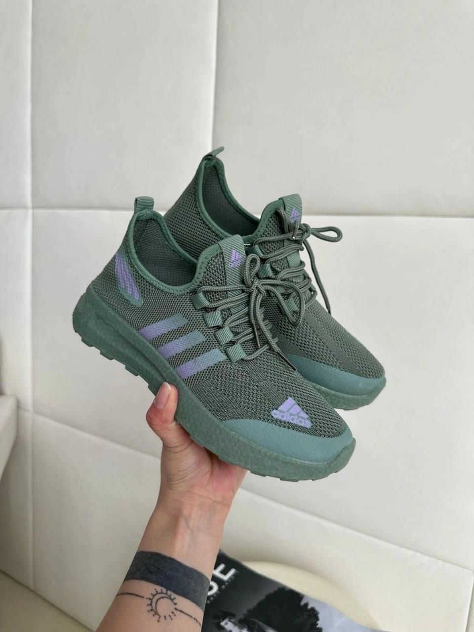 фото весенние женские кроссовки оптом